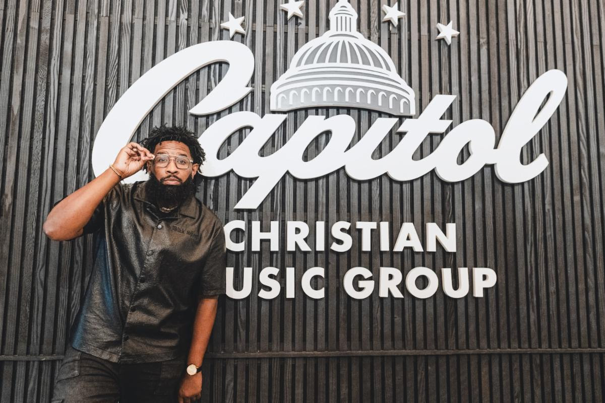 PastorMikeSignswCapital